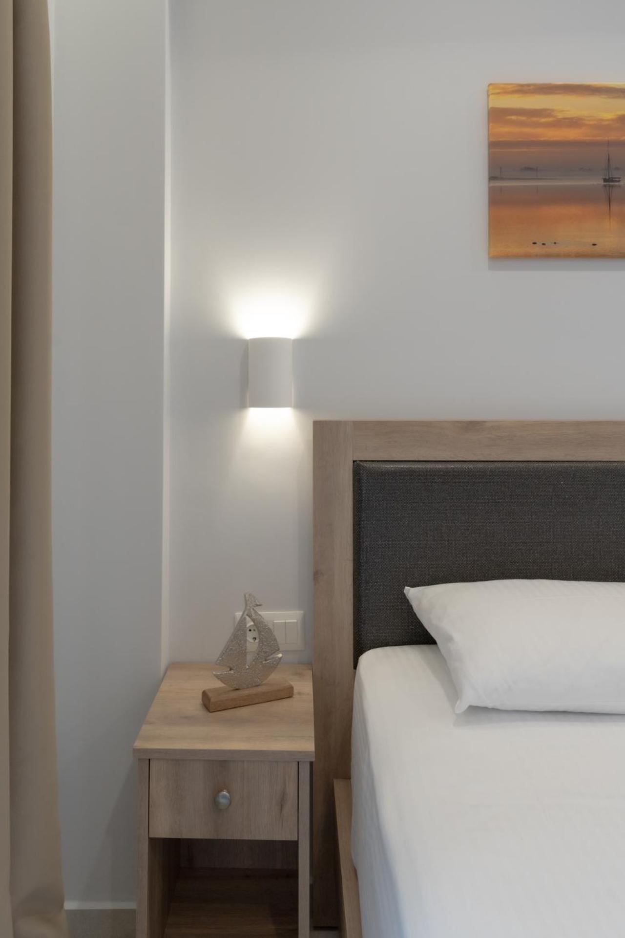 Sunshine Rooms And Suites เนอาวรัสนา ภายนอก รูปภาพ